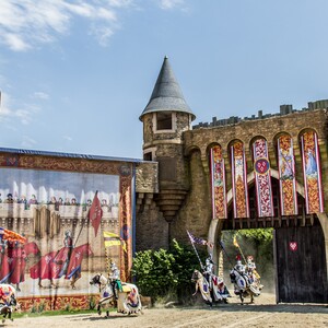 Spectacle de chevaliers au parc d'attraction le Puy du Fou